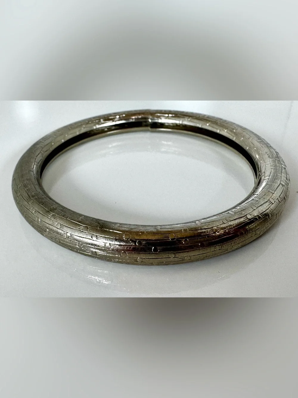 Vintage Textured Silver-tone Metal Bangle Bracelet #1700